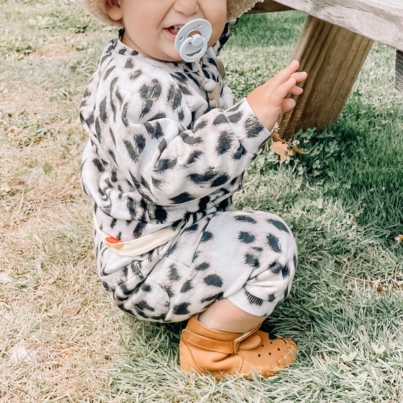 MOLO Sweatshirt & Sweatpants Sweat suit Snow Leopard Size 12 months 80cm - Picture 6 of 6